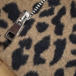 mini skirt with 2 pockets and zipper animal print